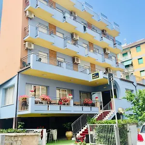 2* Отель Majestic